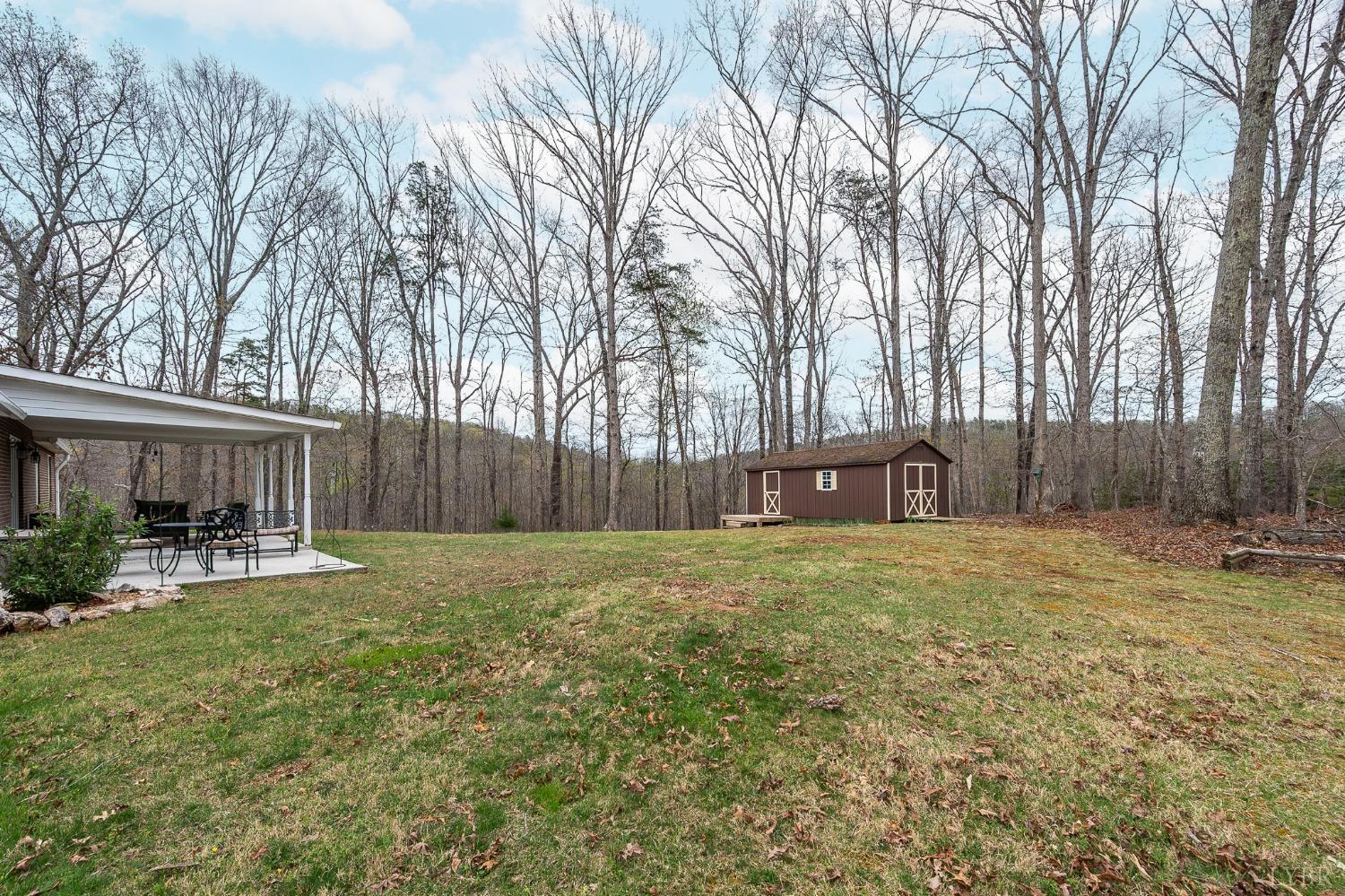 1425 Kentmoor Farm Road Madison Heights, VA 24572 - Photo 37 of 47 a backyard of a house with table and chairs