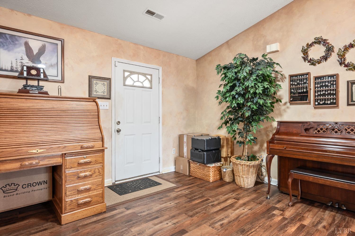 1425 Kentmoor Farm Road Madison Heights, VA 24572 - Photo 10 of 47 a living room with furniture and a potted plant
