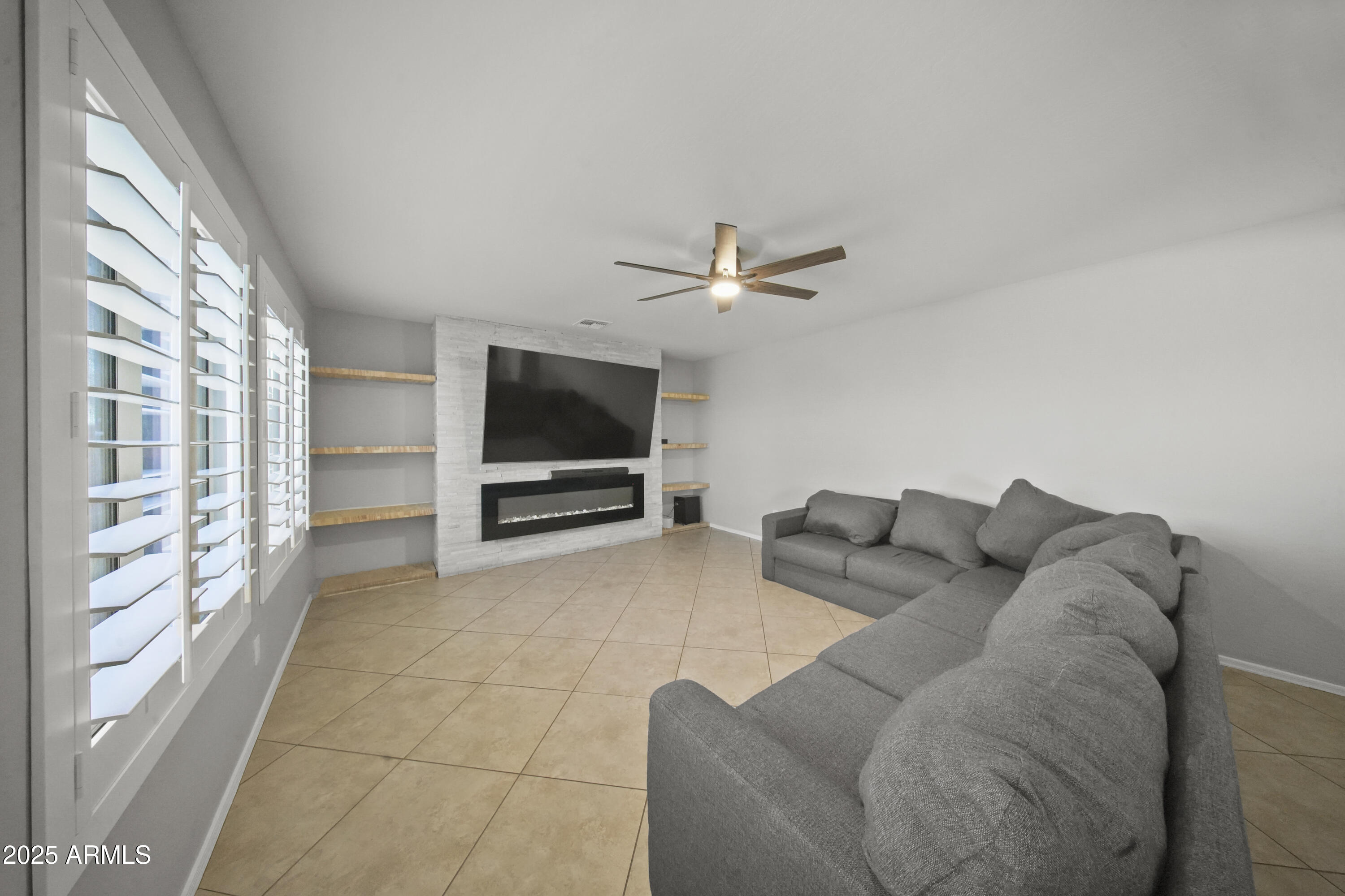 9719 West Heber Road Tolleson, AZ 85353 - Photo 8 of 23 DSC09755