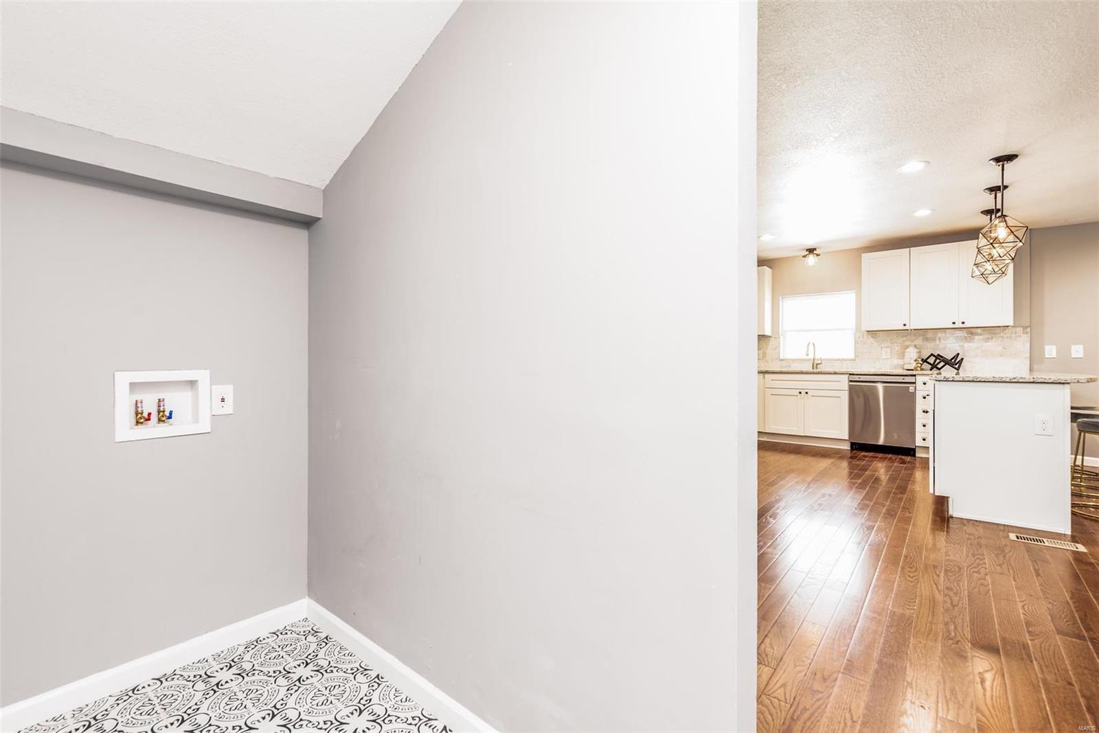 14631 Ladue Road Chesterfield, MO 63017 - Photo 8 of 38