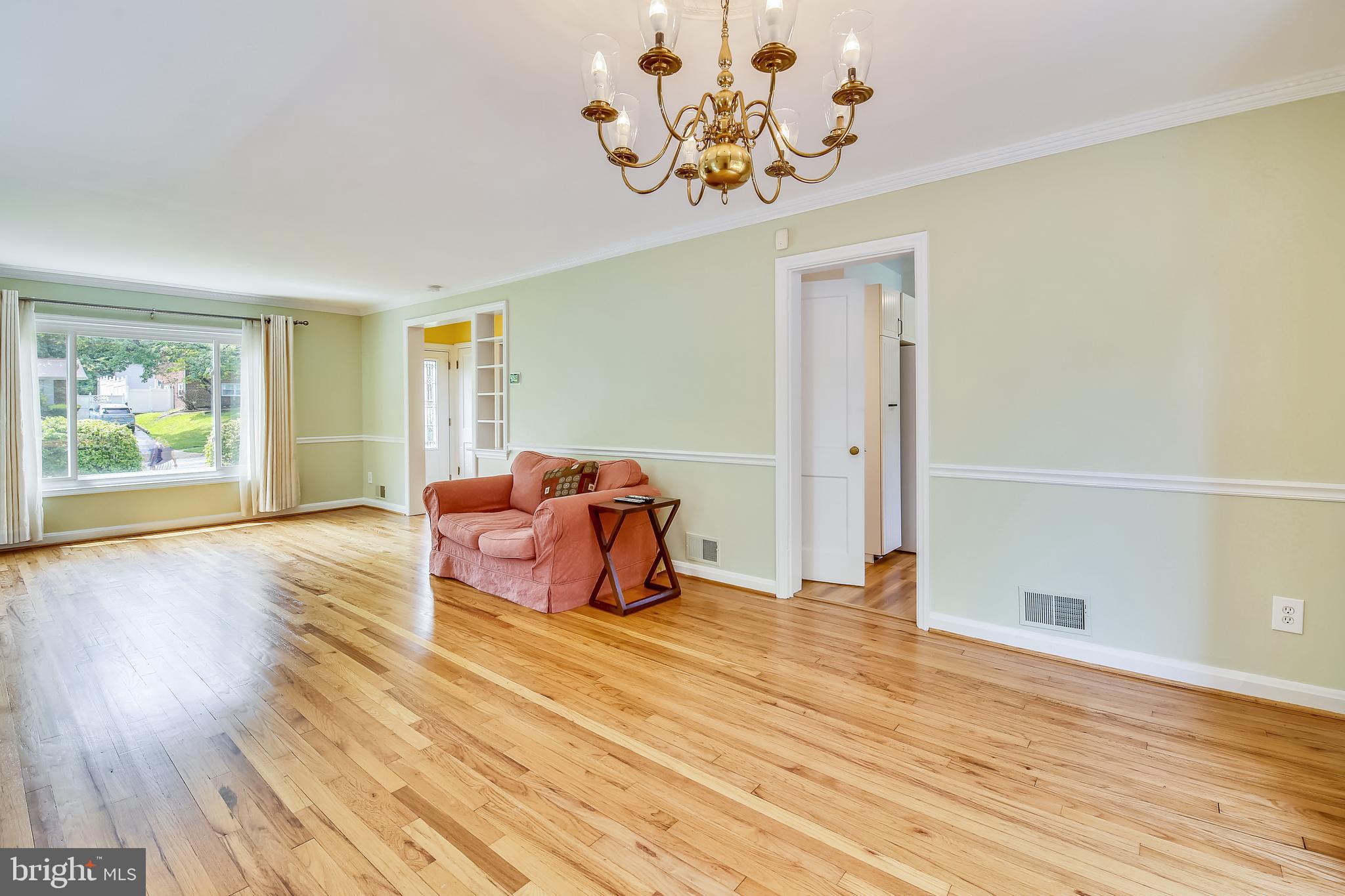 2501 Plyers Mill Road Silver Spring, MD 20902 - Photo 20 of 68 Crown moulding and chair rails