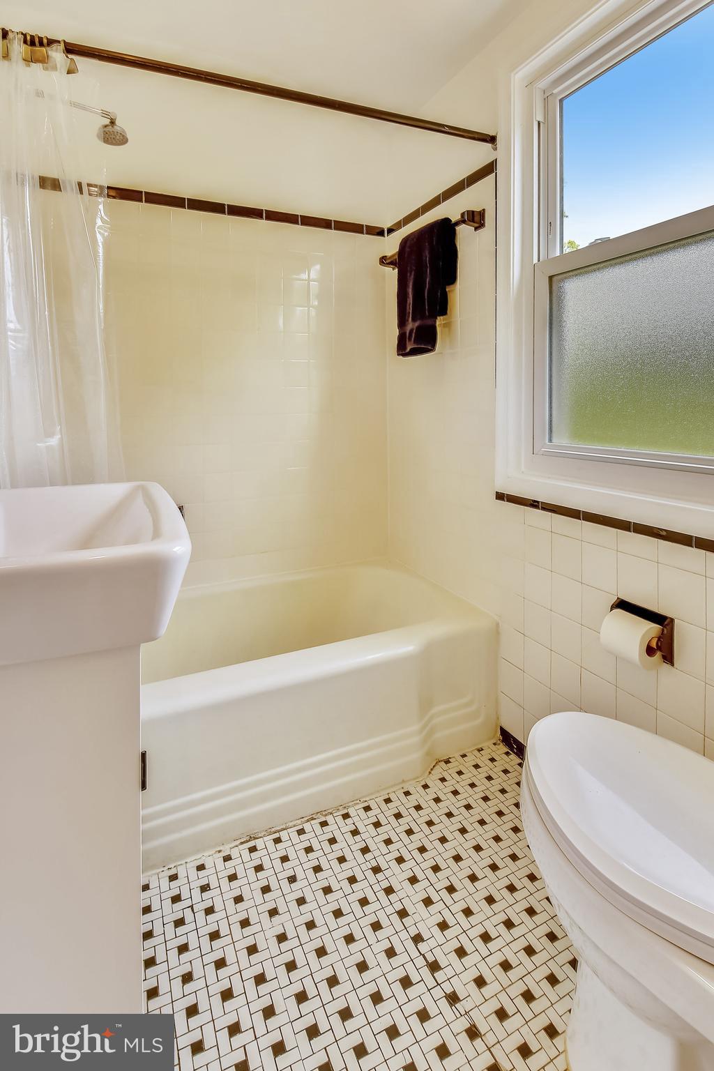 2501 Plyers Mill Road Silver Spring, MD 20902 - Photo 35 of 68 Upper level full bath