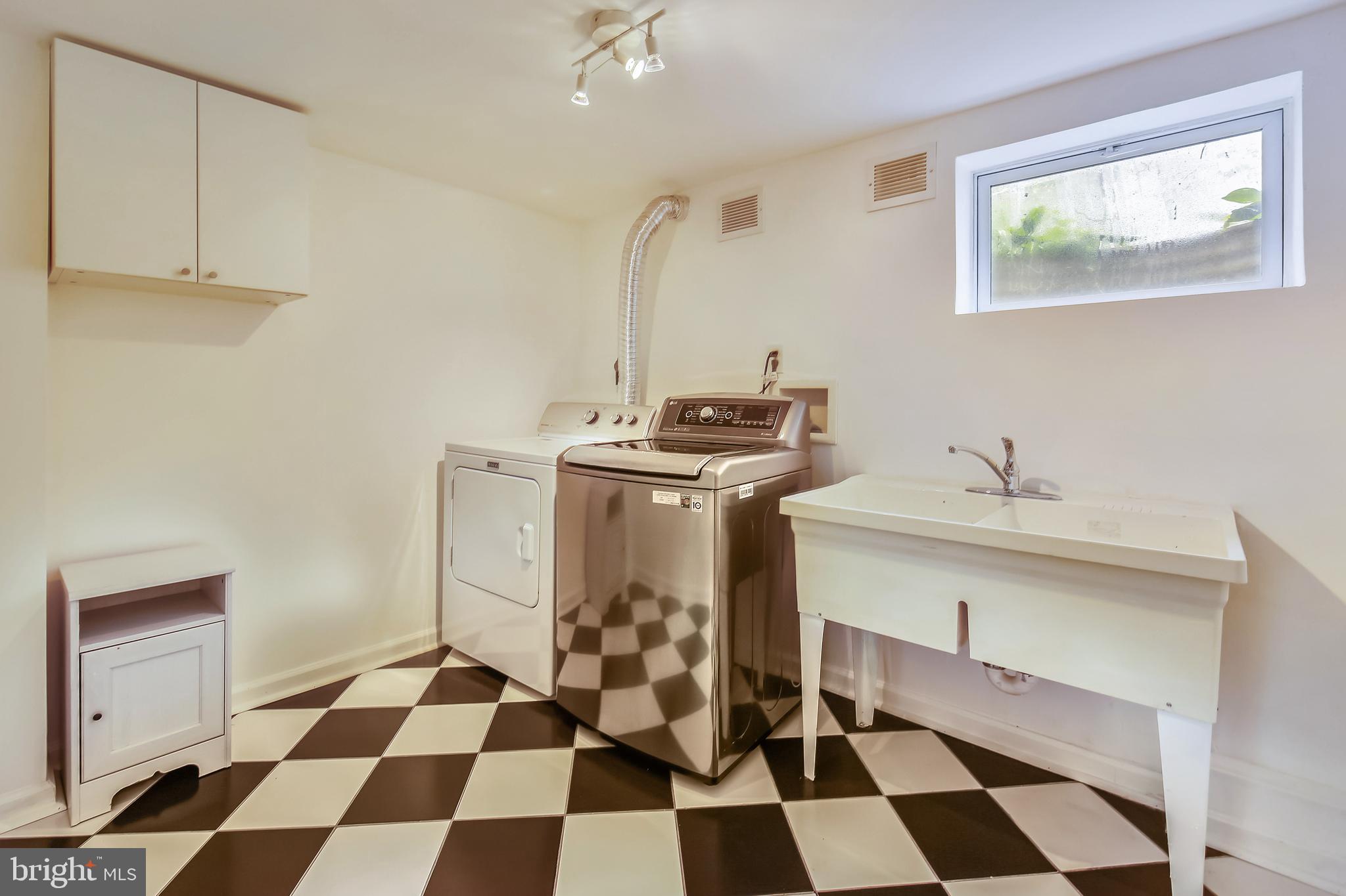 2501 Plyers Mill Road Silver Spring, MD 20902 - Photo 44 of 68 Laundry room