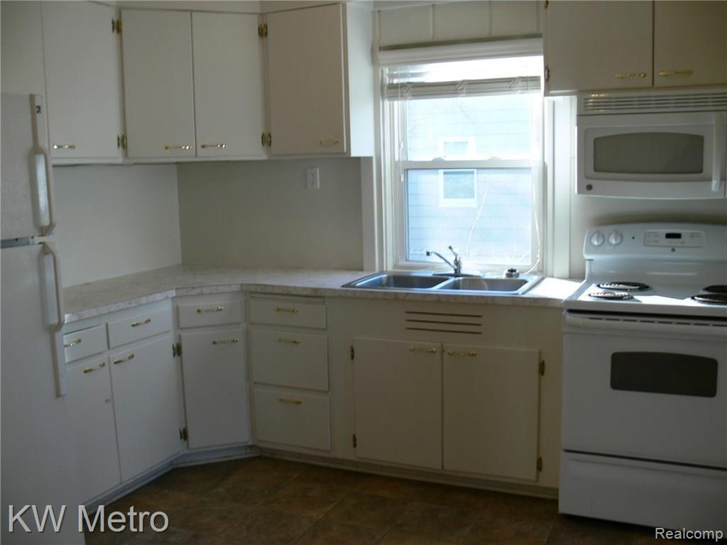 259 Roth Boulevard Clawson, MI 48017 - Photo 10 of 35