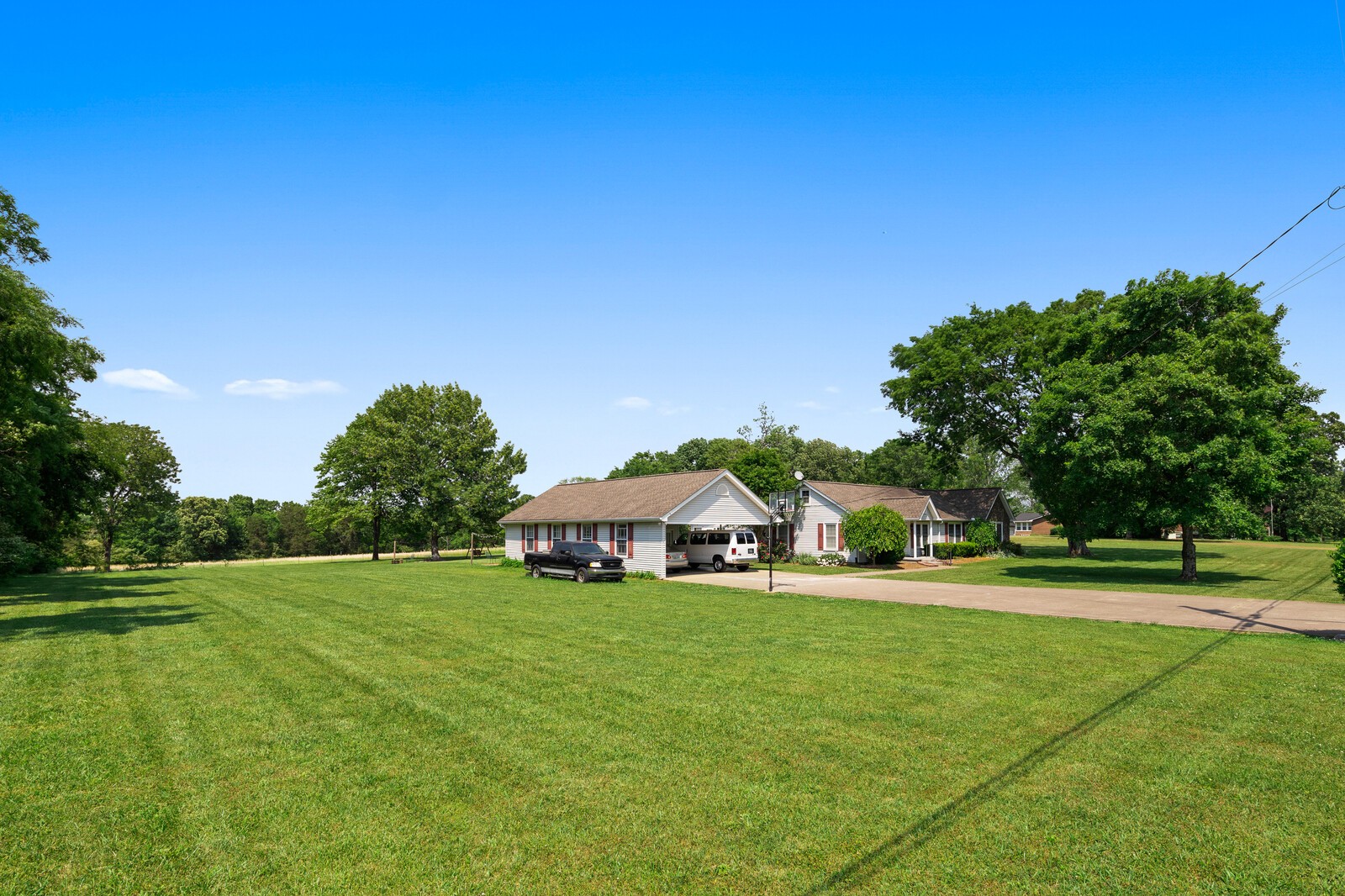 4100 Maxwell Road Antioch, TN 37013 - Photo 5 of 24 a view of a house with a big yard