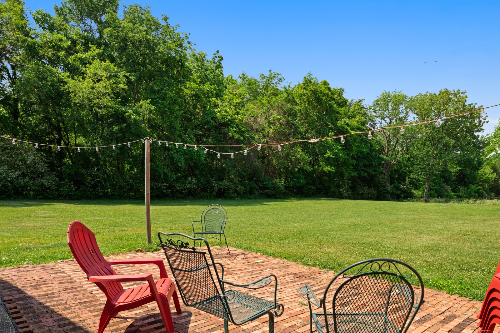 4100 Maxwell Road Antioch, TN 37013 - Photo 9 of 24 a view of a table and chairs in the garden
