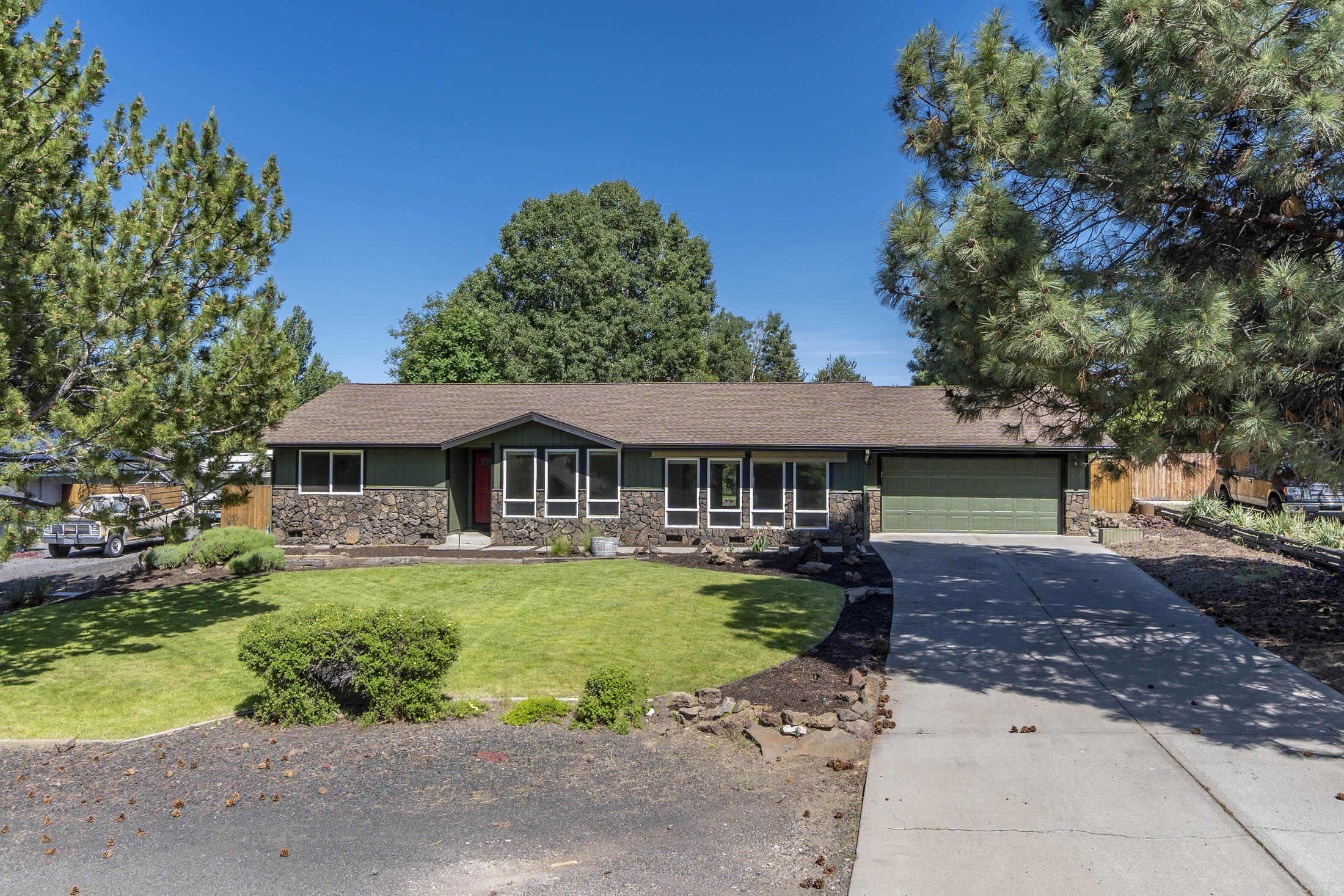 61180 Ladera Road Bend, OR 97702 - Photo 4 of 32 61180 Ladera Rd_0110 copy