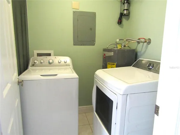 $2,100 | 2405 Crispin Court, Unit E1, Sarasota, FL 34235