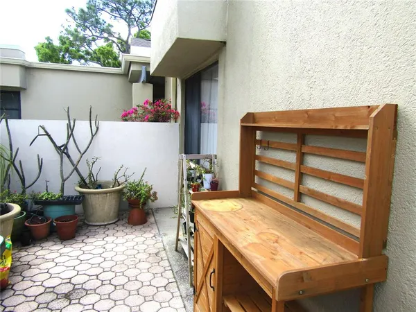 $2,100 | 2405 Crispin Court, Unit E1, Sarasota, FL 34235