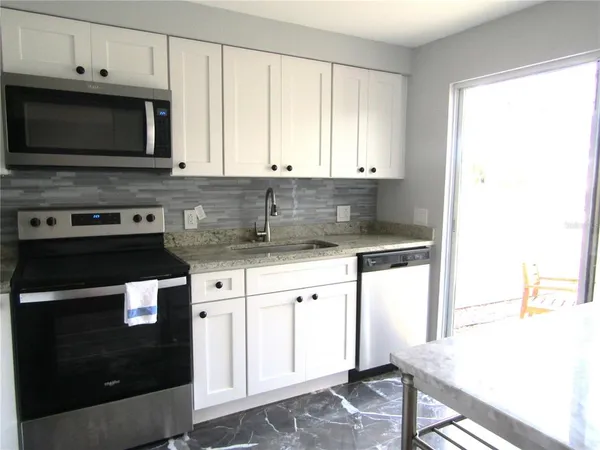 $2,100 | 2405 Crispin Court, Unit E1, Sarasota, FL 34235