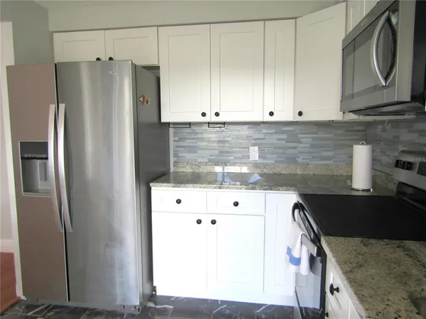 $2,100 | 2405 Crispin Court, Unit E1, Sarasota, FL 34235