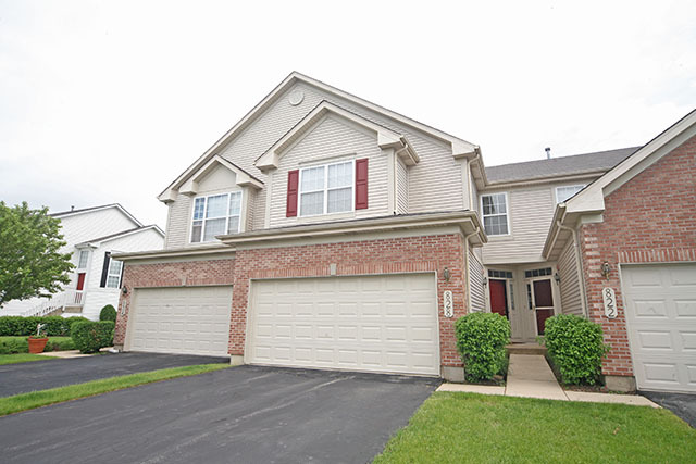 828 Riding Lane St. Charles, IL 60174 - Photo 1 of 24