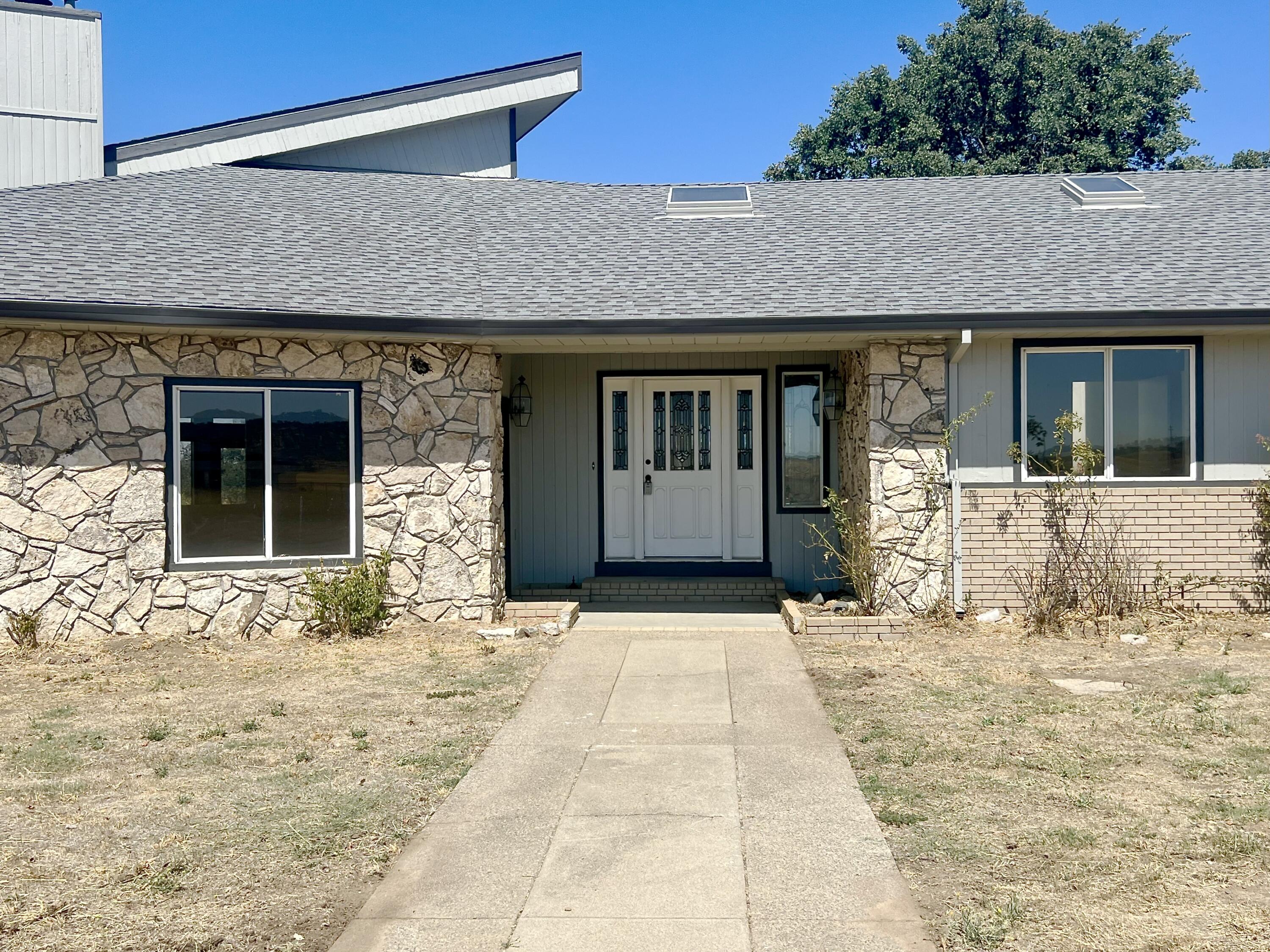17945 Rivers Edge Drive Red Bluff, CA 96080 - Photo 4 of 25 a front view of a house