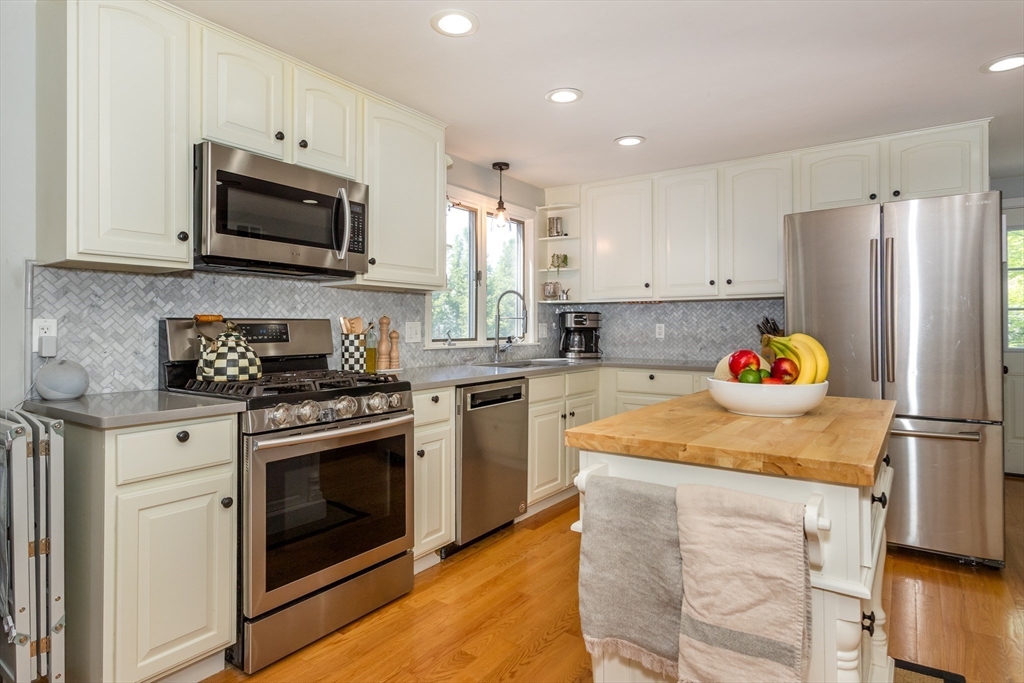 81 Assabet Road Quincy, MA 02169 - Photo 6 of 36