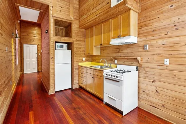 $995 | 1816 Camp Street, New Orleans, LA 70130