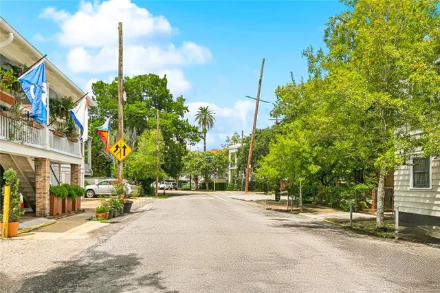 $995 | 1816 Camp Street, New Orleans, LA 70130