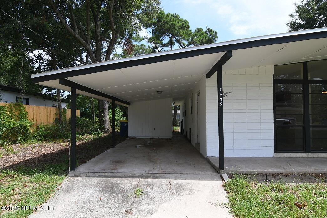 7435 Bamberg Road Jacksonville, FL 32277 - Photo 3 of 24 DSC_0302