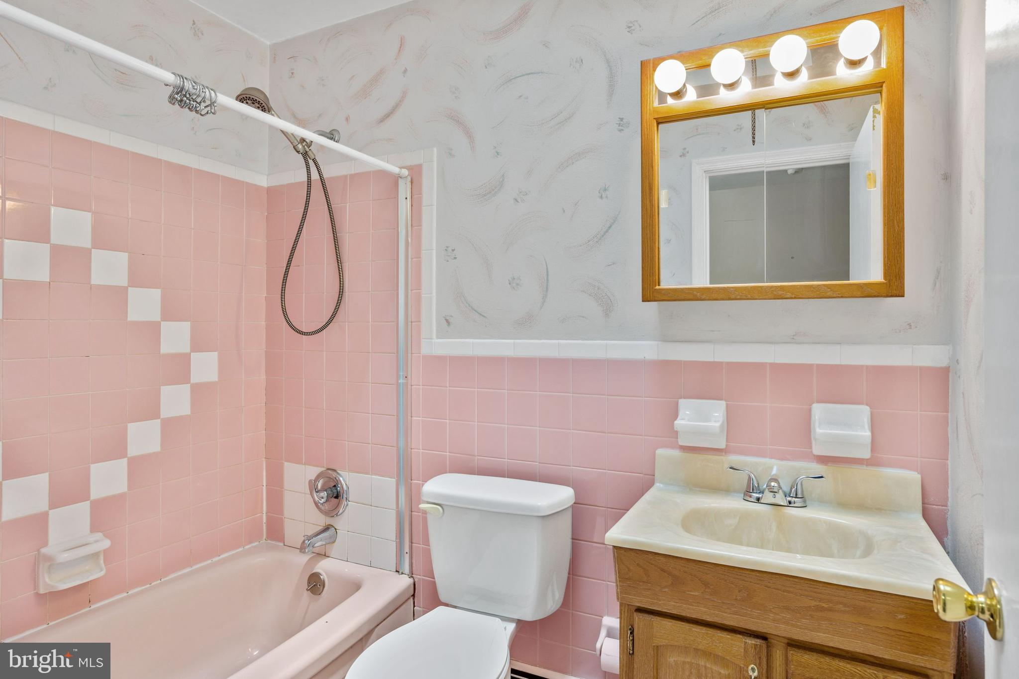 9921 South Canterbury Road Philadelphia, PA 19114 - Photo 16 of 29 Gallery Image 16