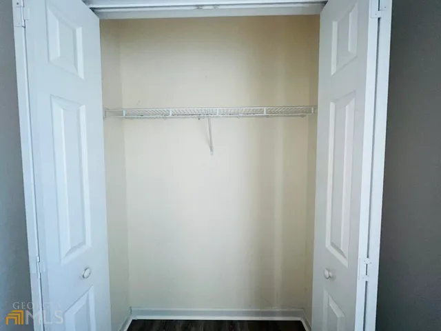 a view of entryway and kitchen