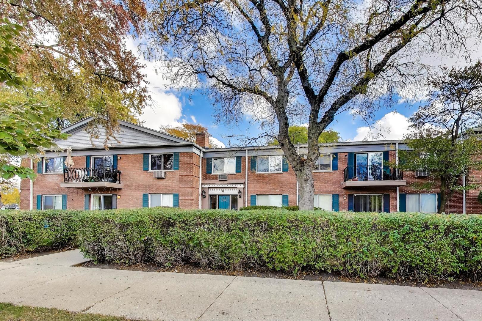 2303 South Goebbert Road, Unit A109 Arlington Heights, IL 60005 - Photo 2 of 40 Gallery Image 2