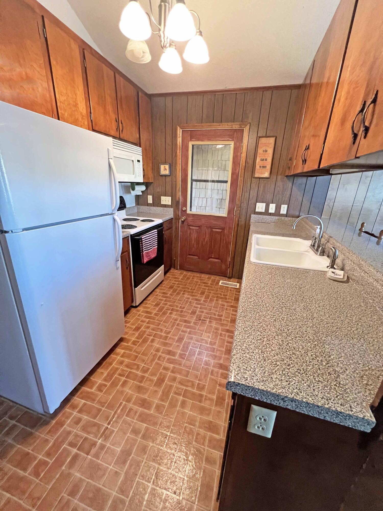 9576 Washington Davis Road Summerton, SC 29148 - Photo 31 of 50 Kitchen