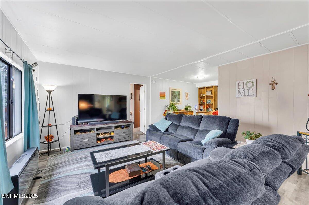 485 Capricorn Circle Reno, NV 89521 - Photo 17 of 31 a living room with furniture and a flat screen tv