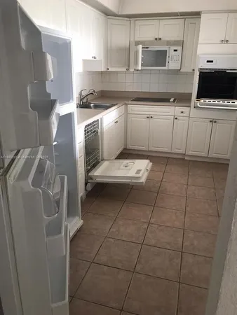 $1,850 | 19380 Collins Avenue, Unit 319, Sunny Isles Beach, FL 33160