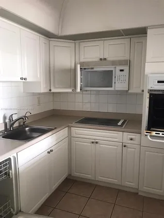 $1,895 | 19380 Collins Avenue, Unit 319, Sunny Isles Beach, FL 33160