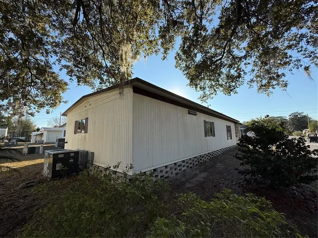 a view of a house with backyard and garden