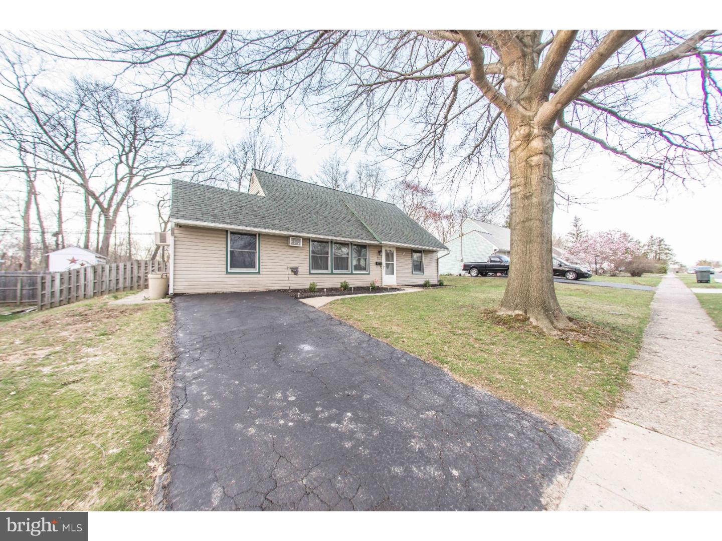 51 Hedge Road Levittown, PA 19056 - Photo 2 of 25 Gallery Image 2
