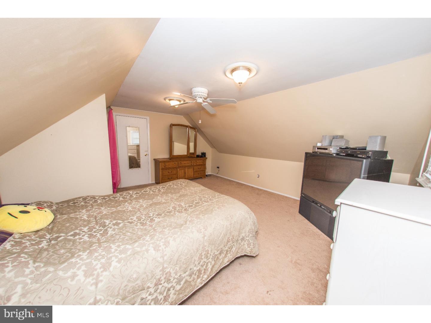 51 Hedge Road Levittown, PA 19056 - Photo 18 of 25 Gallery Image 18
