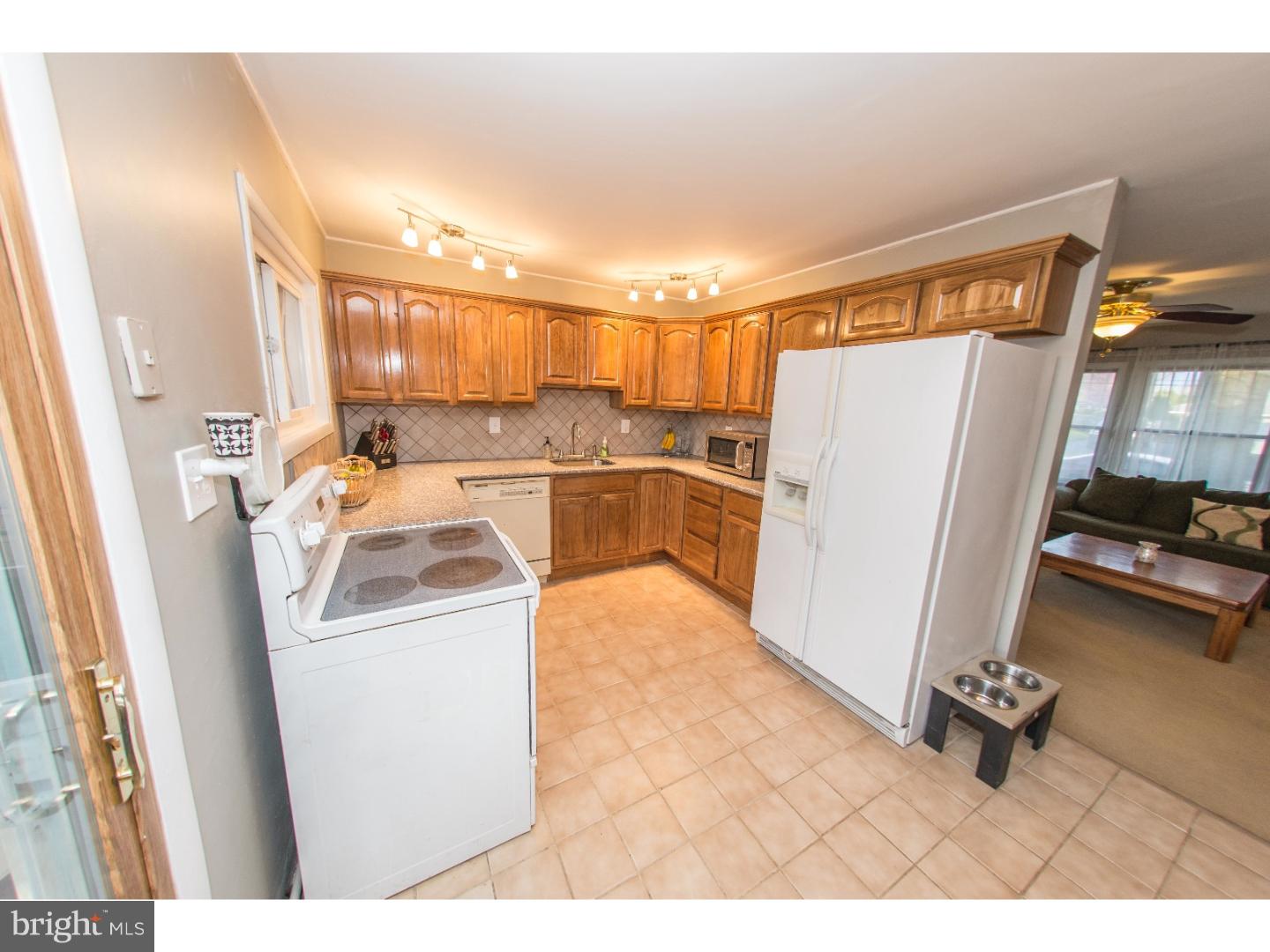 51 Hedge Road Levittown, PA 19056 - Photo 5 of 25 Gallery Image 5