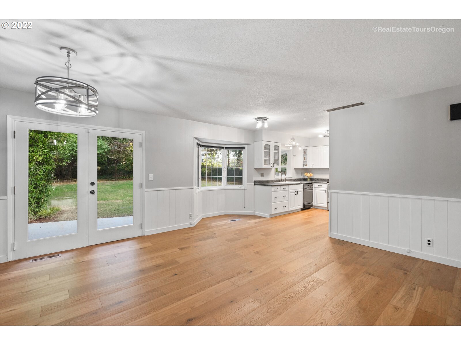 17810 Kelok Road Lake Oswego, OR 97034 - Photo 5 of 29 Gallery Image 5
