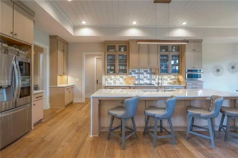 $1,149,950 | 7736 North Donnelly Avenue, Kansas City, MO 64158