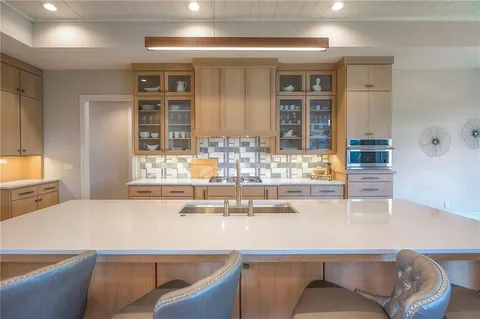 $1,149,950 | 7736 North Donnelly Avenue, Kansas City, MO 64158