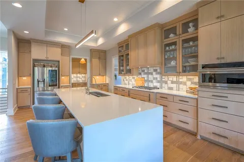 $1,149,950 | 7736 North Donnelly Avenue, Kansas City, MO 64158