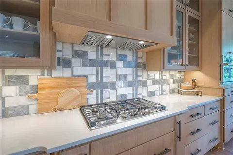 $1,149,950 | 7736 North Donnelly Avenue, Kansas City, MO 64158