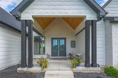 $1,149,950 | 7736 North Donnelly Avenue, Kansas City, MO 64158