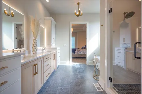 $1,149,950 | 7736 North Donnelly Avenue, Kansas City, MO 64158