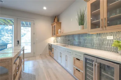 $1,149,950 | 7736 North Donnelly Avenue, Kansas City, MO 64158