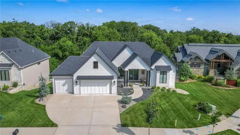 $1,149,950 | 7736 North Donnelly Avenue, Kansas City, MO 64158