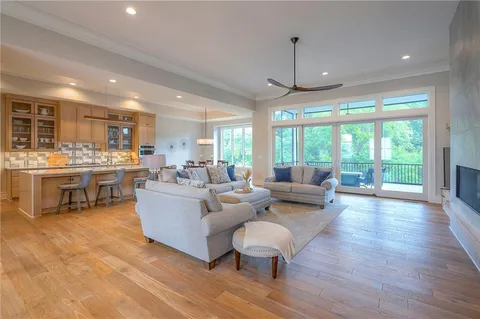 $1,149,950 | 7736 North Donnelly Avenue, Kansas City, MO 64158