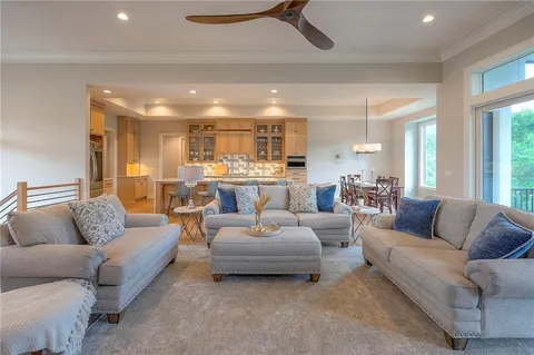 $1,149,950 | 7736 North Donnelly Avenue, Kansas City, MO 64158