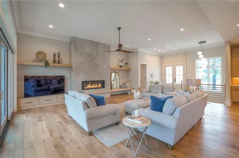 $1,149,950 | 7736 North Donnelly Avenue, Kansas City, MO 64158