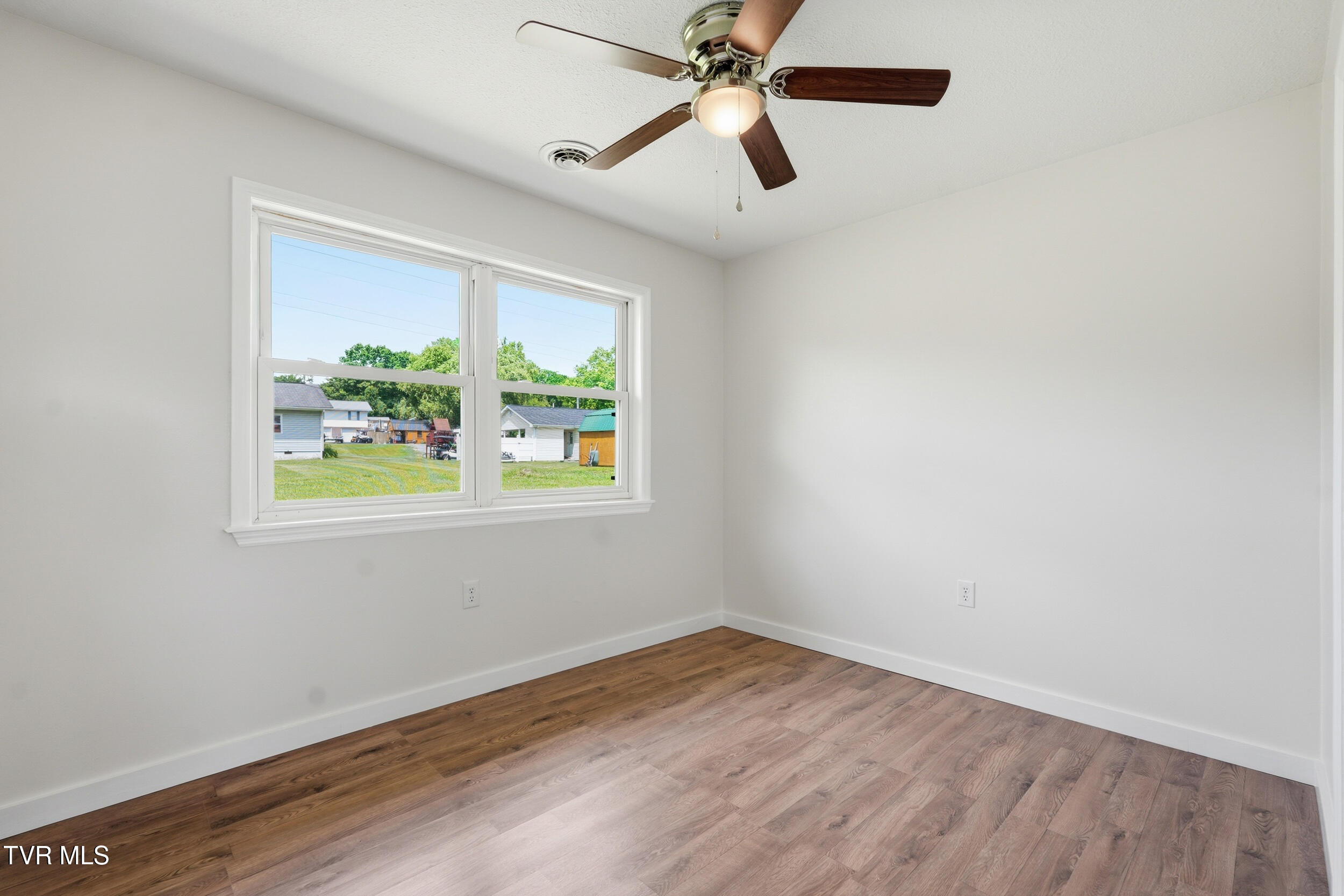 2911 Dungannon Road Coeburn, VA 24230 - Photo 26 of 35 26_2911 dungannon rd-16