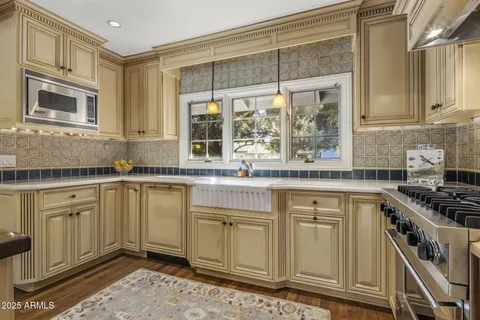 $1,599,000 | 516 West Lawrence Road, Phoenix, AZ 85013