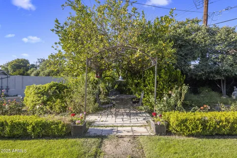 $1,599,000 | 516 West Lawrence Road, Phoenix, AZ 85013