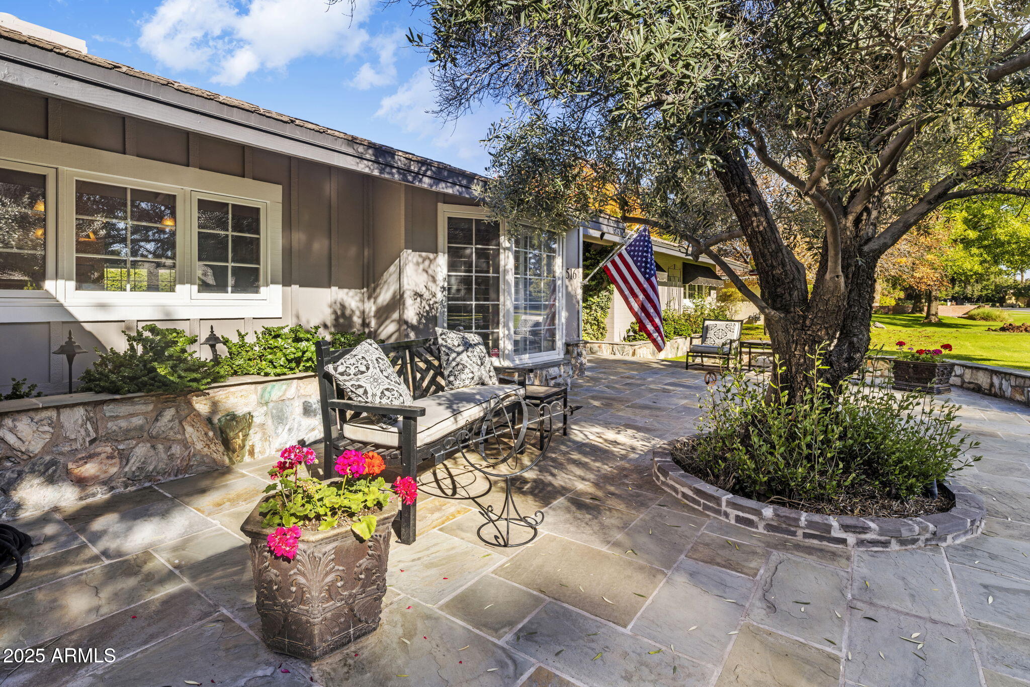 516 West Lawrence Road Phoenix, AZ 85013 - Photo 6 of 65 Front Patio