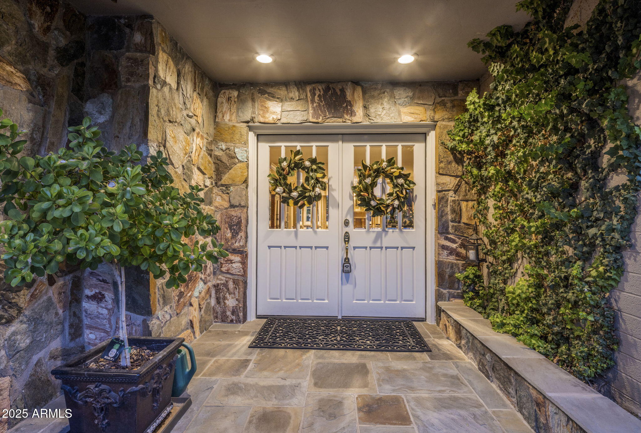 516 West Lawrence Road Phoenix, AZ 85013 - Photo 7 of 65 Charming Entry