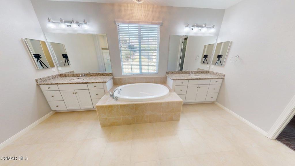 2816 Bella Court Simi Valley, CA 93065 - Photo 20 of 46